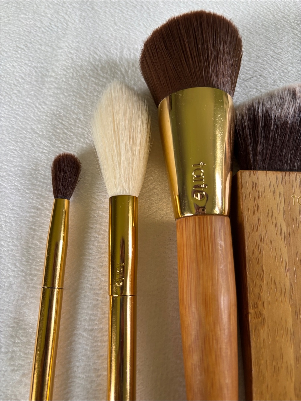 tarte Bamboo Handle Makeup Brush Set with Gold Ferrules and Brown Bristles - Picture 4 of 11